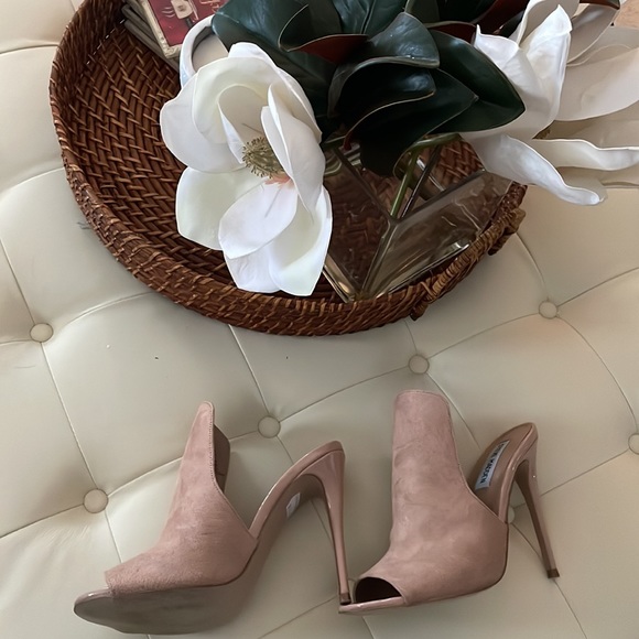 Steve Madden Mule, Size 6 - Picture 4 of 4